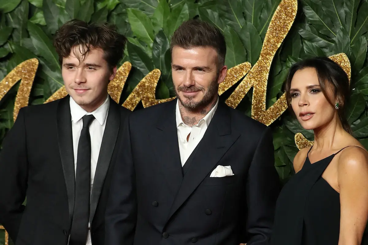 Brooklyn Beckkham, David Beckham, dan Victoria Beckham. (Daniel LEAL / AFP)