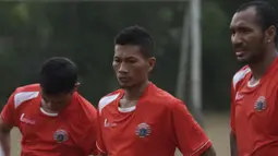 Ismed Sofyan akhirnya ikut bergabung latihan bersama skuat Persija jelang Piala Jenderal Sudirman di Lapangan National Youth Training Center, Sawangan, Depok, Jawa Barat, Senin (2/11/2015). (Bola.com/Vitalis Yogi Trisna)