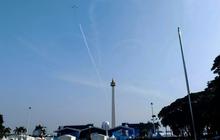 Wow! Atraksi Pesawat AU Monas Memukau Warga dengan Formasi Hati dan Kembang Api Jelang HUT ke-80 TNI