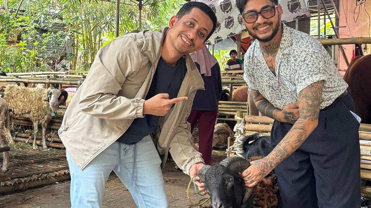 Viral! Onadio Leonardo Tiba-Tiba Ikut Kurban Kambing di Momen Iduladha 2025