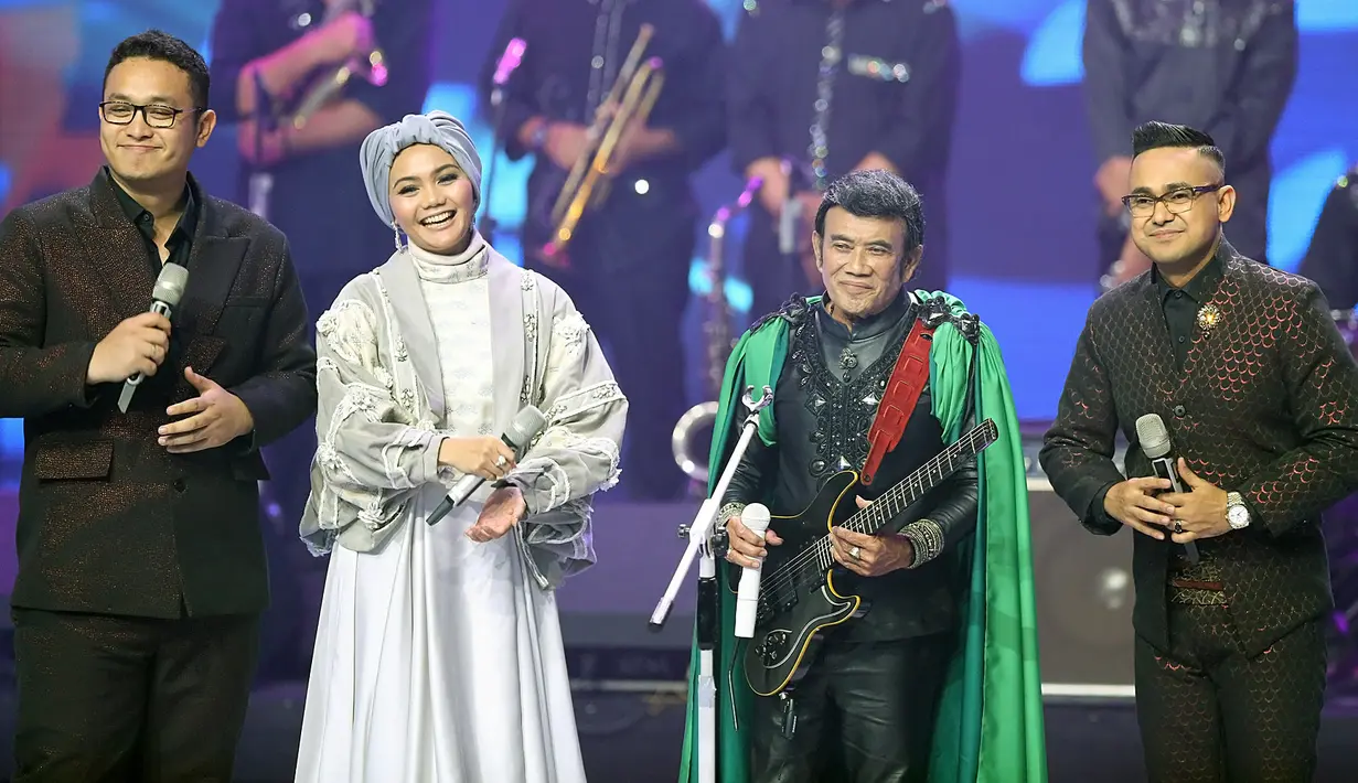 "Saya syukuri pada Allah terima kasih. Terima kasih tentunya pada fans Rhoma Irama, Forsa, Fans of Rhoma and Soneta. Tanpa mereka, Rhoma Irama bukan apa-apa. Tanpa mereka, soneta bukan apa-apa," kata Rhoma Irama. (Bambang E. Ros/Bintang.com)