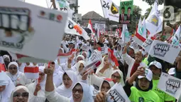 Ratusan pendukung AMIN telah terlebih dahulu memadati sekitaran KPU, Jalan Imam Bonjol, Menteng, Jakarta Pusat. (Liputan6.com/Angga Yuniar)