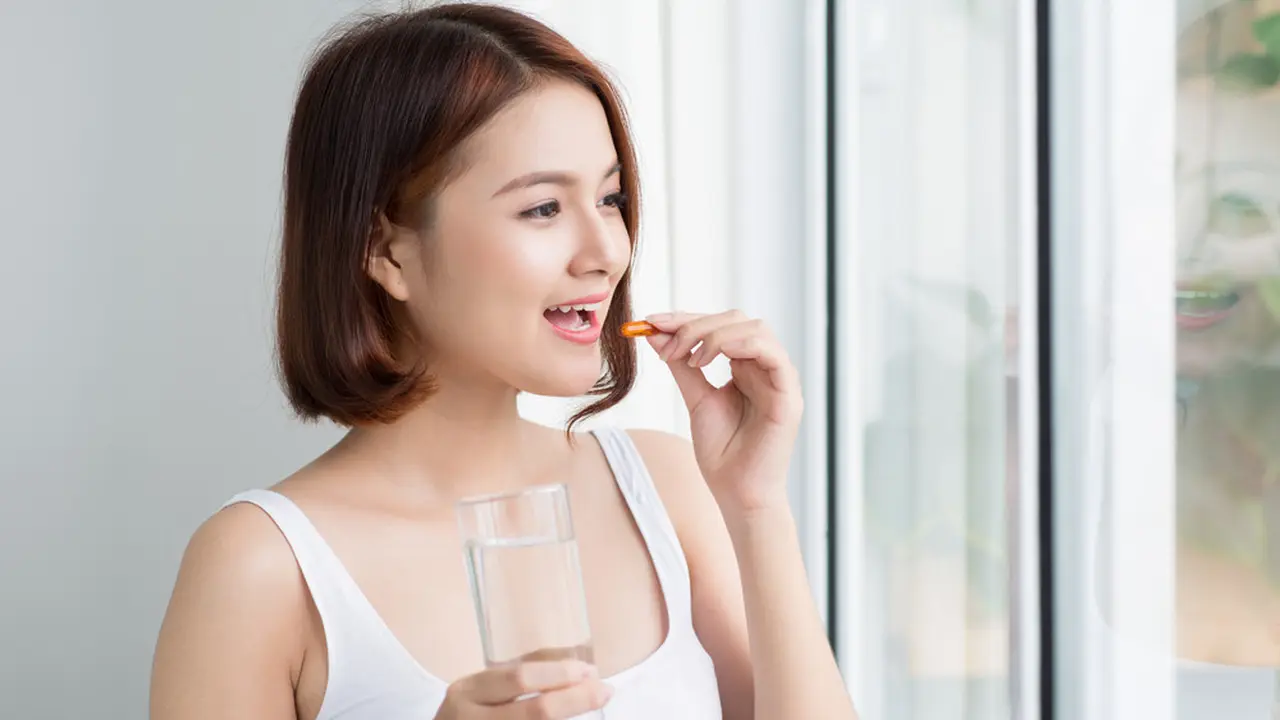 Ilustrasi Minum Vitamin C (Foto:Shutterstock)