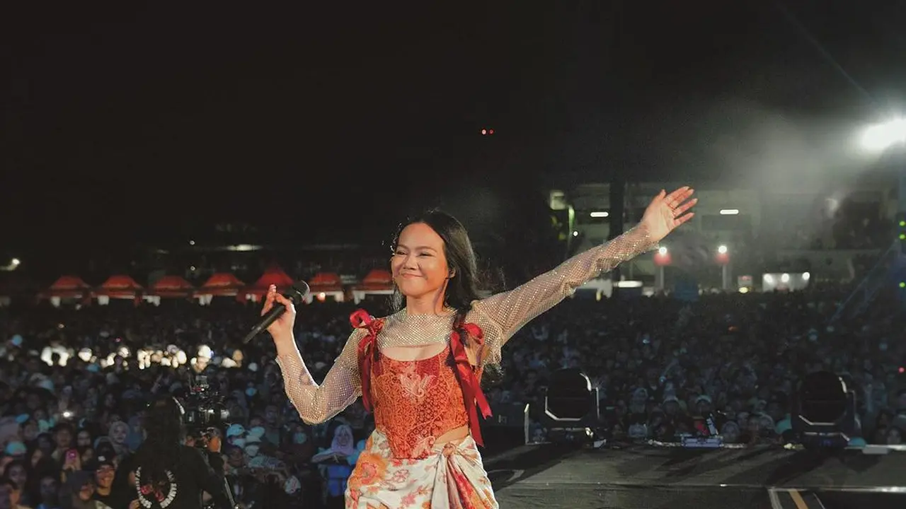 Yura Yunita Tampil Edy meskipun Pakai Busana Etnik