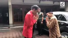 Usai menghadiri Rakornas Tiga Pilar Bidang Ekonomi Kerakyatan PDIP, PresidenJokowi mengantar pulang Presiden ke-3 RI BJ Habibie ke krumahnya