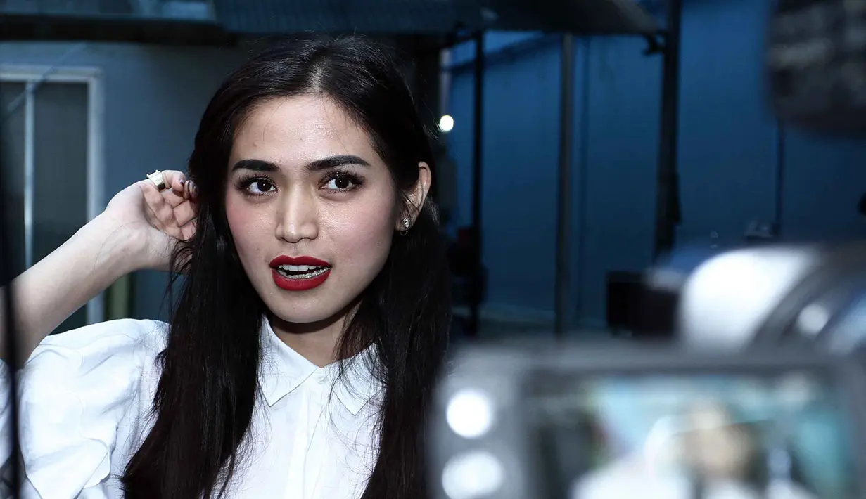 Sekitar sepuluh hari Jessica Iskandar dan El Barrack mengisi libur Natal dan tahun barunya di Eropa. Ia berharap perjalanannya lancar dan diberi kesehatan. (Deki Prayoga/Bintang.com)