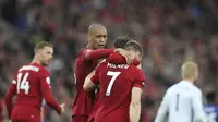 James Milner mencetak gol kemenangan Liverpool atas Leicester City dalam lanjutan Liga Inggris di Anfield, Sabtu (5/10/2019). Liverpool menang 2-1.(AP Photo/Jon Super)