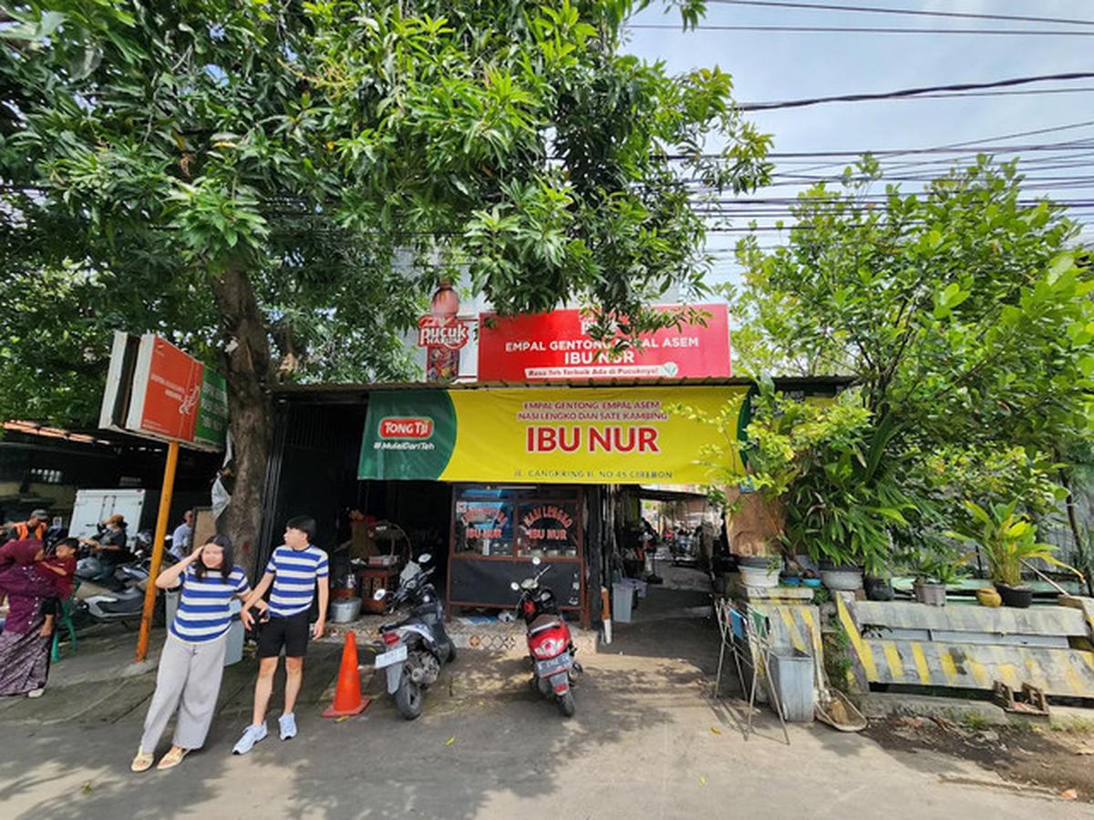 Empal Gentong & Nasi Lengko Ibu Nur