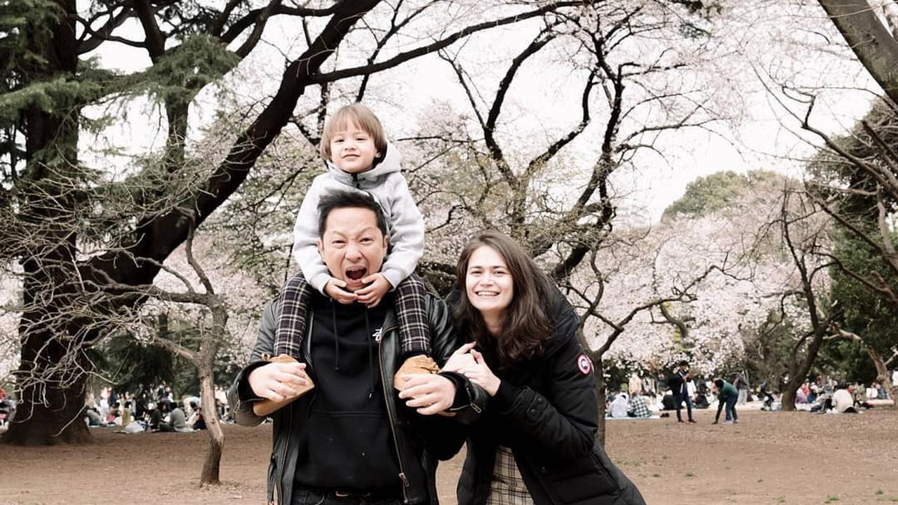 Ringgo dan keluarga kecilnya berlibur ke Jepang.