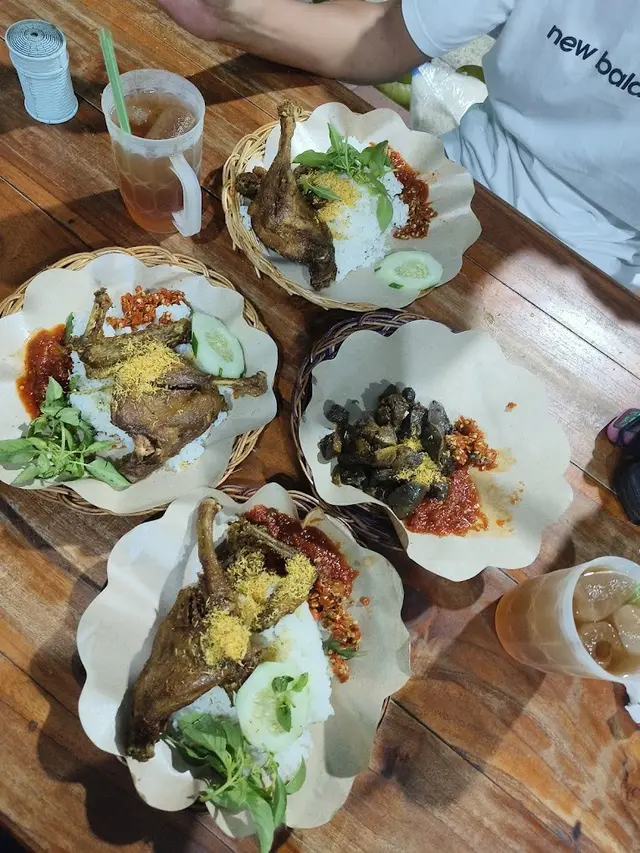 Rekomendasi Tempat Makan Dekat Stasiun Pasar Turi Surabaya