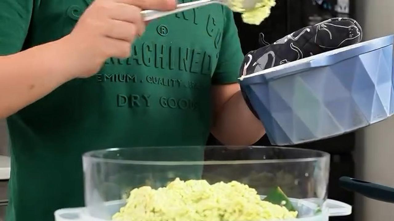 5 Potret Nicky Tirta Bikin Jackfruit Sticky Rice, Jadi Sajian untuk Buka Puasa