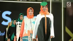 Model dengan busana rancangan desainer Nys.co ft, Hannie Hananto dari Indonesia dalam Jakarta Modest Fashion Week 2018 (JMFW) di Gandaria City, Jakarta, Kamis (26/7). JMFW juga diikuti 21 negara. (Liputan6.com/Faizal Fanani)
