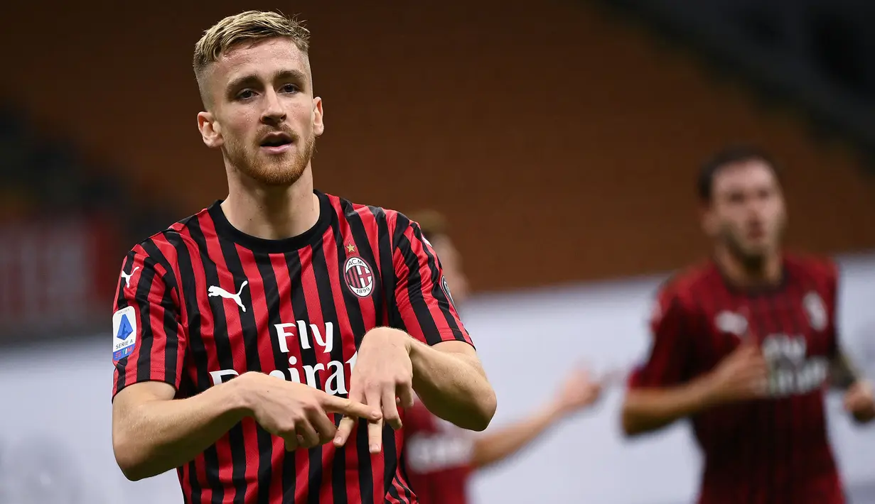 Pada hari terakhir bursa transfer musim dingin 2020, AC Milan berhasil mendatangkan Alexis Saelemaekers dari Anderlecht. Di bawah aushan Stefano Pioli, dirinya mamu berkembang menjadi pemain sayap. Saelemaekers telah tampil sebanyak 80 kali dengan koleksi 5 gol dan 11 assist. (AFP/Marco Bertorello)