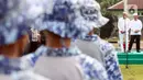 Dedi Mulyadi sempat menanyakan kondisi dan masalah yang dialami sehingga merekan mengikuti program pembinaan selama 10 hari di Markas Divisi Infanteri 1 Kostrad, Cilodong, Kota Depok. (Liputan6.com/Herman Zakharia)