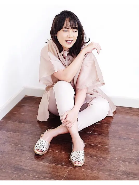 "Toge: Takut kenapa? Yg pake hijab cakep2 aja kok! Kalo takut soal rezeki jangan khawatir. Kapan pun kamu mantap, langsung pakai hijabnya. Apa pun yang terjadi kita hadapin sama-sama.," jawab suaminya. (instagram/fitrop)