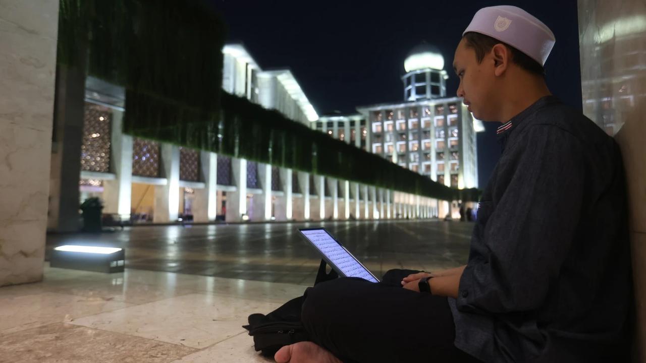 FOTO: Ribuan Jemaah Jalani Itikaf Malam 21 Ramadan di Masjid Istiqlal