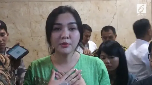 Penyanyi Vicky Shu mengaku murni bergabung dengan first travel untuk umrah. Ia tidak tahu urusan bisnis travel tersebut.