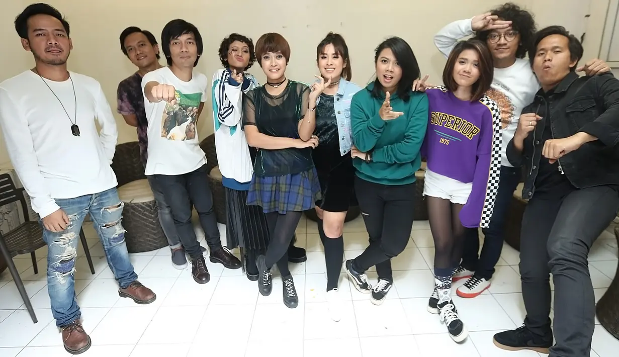 d'Masiv, Dea Dalila dan Shima seperti diketahui terlibat dalam satu lebel. Sebagai yang lebih dulu merintis kariernya, Ryan berharap kedepan selalu ada regenerasi selanjutnya. (Bambang E Ros/Bintang.com)