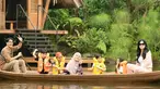 Donna Harun memang selalu terlihat dekat dengan anak-anaknya, apalagi ketika anaknya sudah berkeluarga dirinya pun kerap jalani liburan bareng bersama anak dan menantu. Dalam liburannya kali ini ia mengunjungi sebuah tempat bernama Dusun Bambu di Lembang, Bandung. (Liputan6.com/IG/@donnaharunofficial)