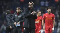 Pelatih Liverpool, Jurgen Klopp, tampak gembira saat tim nya mampu menang atas West Bromwich ALbion. Kemenangan ini juga membawa Liverpool ke posisi tiga klasemen liga Inggris menggeser Manchester City. (EPA/Will Oliver)