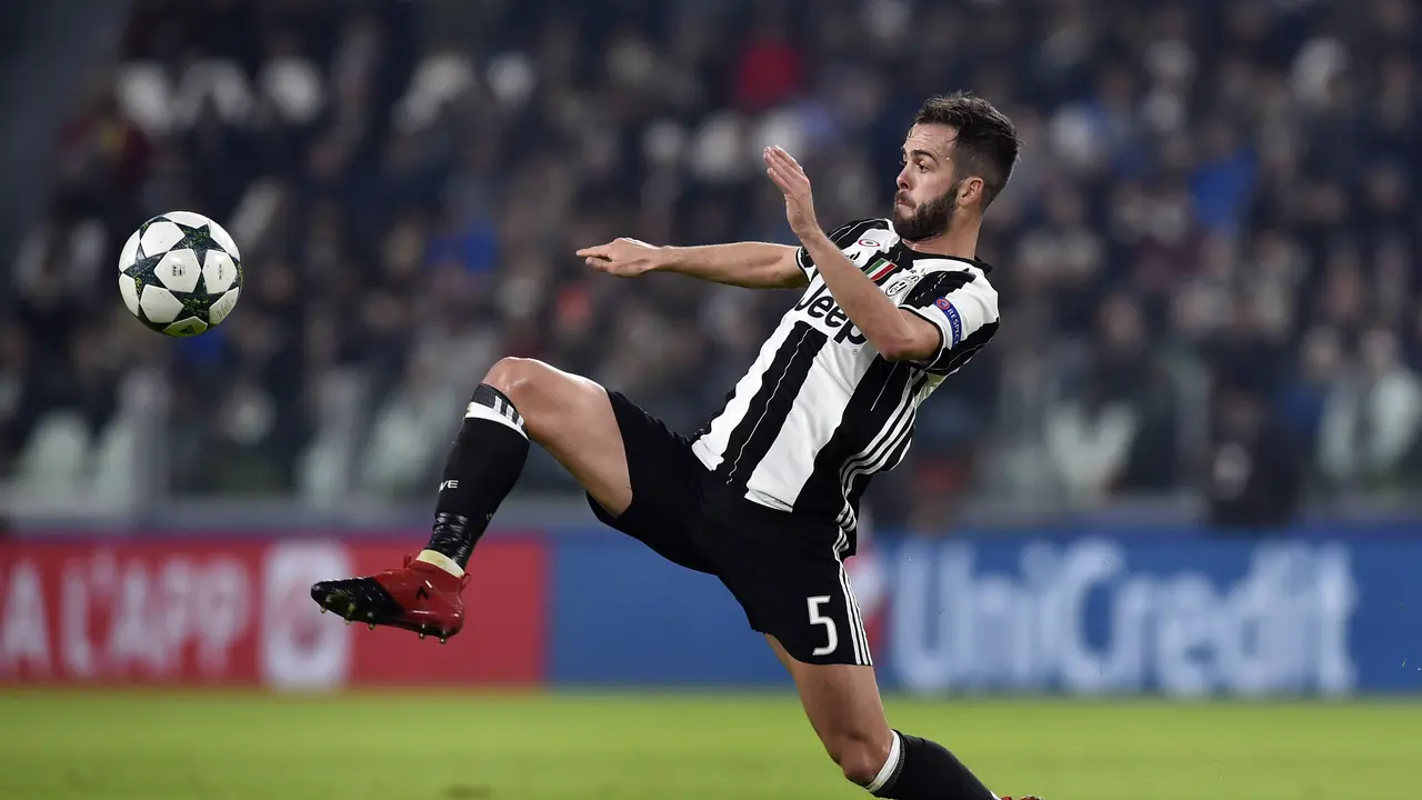 Gelandang Juventus Miralem Pjanic