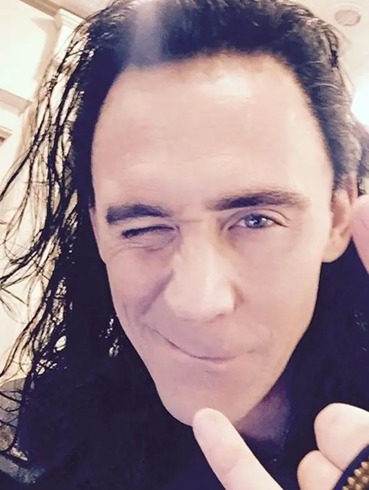 Saat pertama kali Tom mengunggah foto ke akun instagramnya. Namun bukanlah foto Taylor Swift, melainkan foto selfie nya yang memakai Wig. (Instagram)