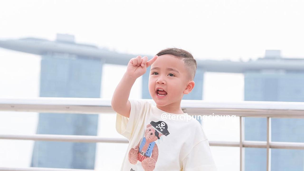 5 Potret Terbaru Rayyanza dengan Gaya Anak Skena, Senggol Dong!