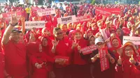 Sekertaris Jenderal PDI Perjuangan Hasto Kristiyanto di Tugu Adipura, Bandar Lampung. (Liputan6.com/Nur Habibie)