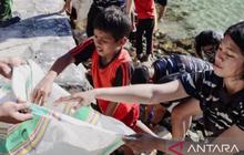 Kodaeral IX Ambon Libatkan Pelajar dalam Aksi Bersih Pantai di Maluku Tengah