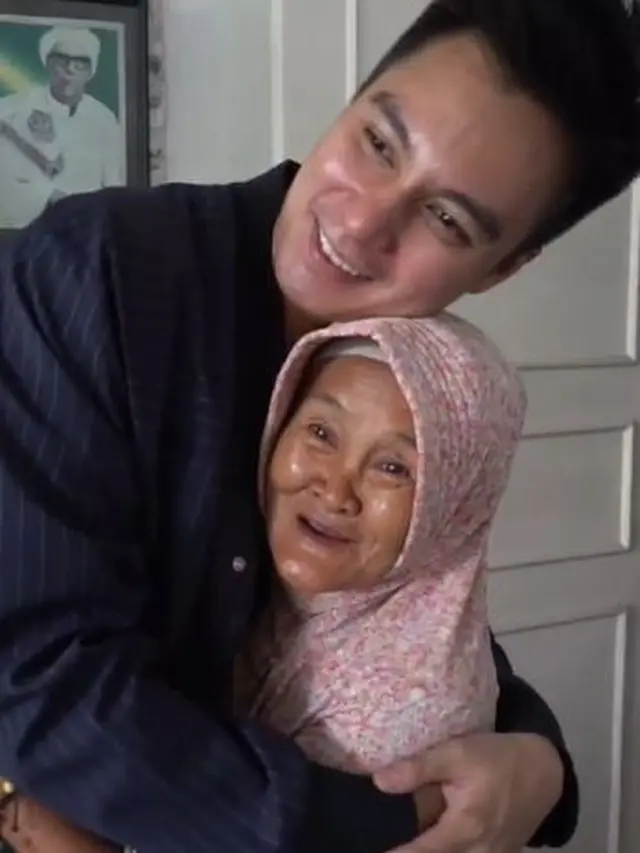 Bak Nenek Kandung, Ini 6 Potret Kedekatan Baim Wong dan Nenek Iro