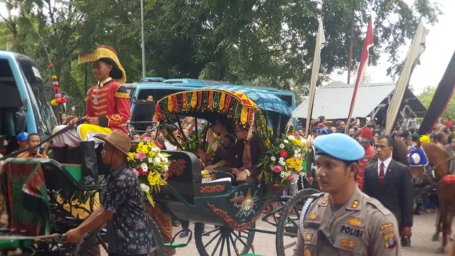 Jan Ethes mencuri perhatian hingga bikin histeris penonton kirab resepsi Kahiyang-Bobby. (Foto: Liputan6/ Aditya Eka Prawira)