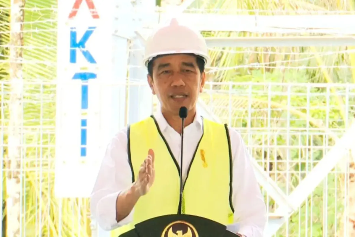 Presiden Joko Widodo meresmikan pengoperasian sinyal Base Transceiver Station (BTS) 4G dan akses internet di Kabupaten Kepulauan Talaud, Sulut, Kamis (28/12/2023).