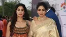 Meski sangat terpuruk atas kepergian Sridevi Kapoor, sebagai anak Janhvi Kapoor berusaha untuk menerima dan mengikhlaskan kepergian sang ibu. Ia  menyadari bahwa kematian tidak bisa dihindari oleh siapapun. (Instagram/jhanvi_kapoor_official)