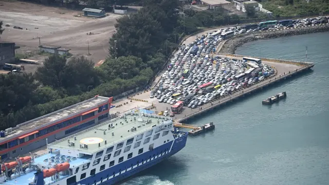 Suasana arus mudik di Pelabuhan Bakauheni, Lampung Selatan, Kamis (20/4/2023).