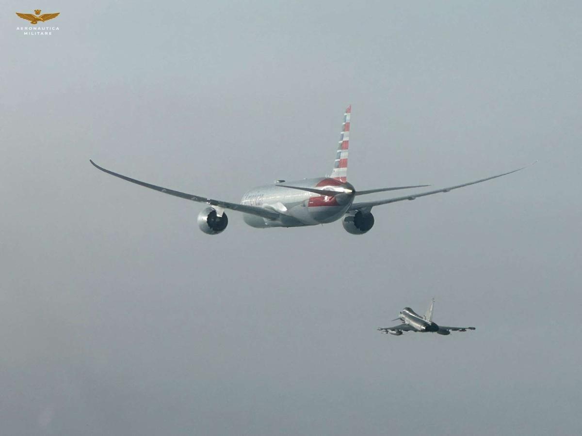 Pesawat American Airlines dikawal dua jet tempur gara-gara ancaman bom