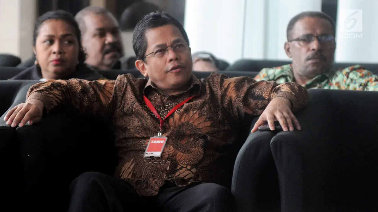Ekspresi Sekjen DPR Indra Iskandar Jelang Diperiksa KPK