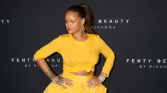 Penyanyi seksi Rihanna menghadiri peluncuran Fenty Beauty by Rihanna di Duggal Greenhouse, New York, Kamis (7/9).Di ajang tersebut, penyanyi 29 tahun asal Barbados itu pun tampil berani tanpa bra. (AFP PHOTO / Bryan R. Smith)