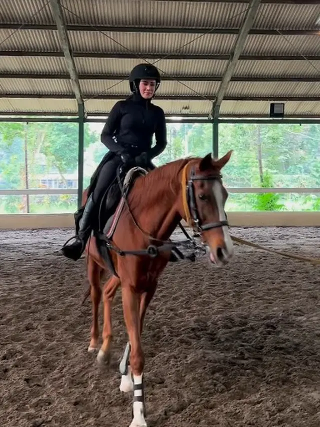 Mulan Jameela berkuda (Instagram/mulanjameela1)