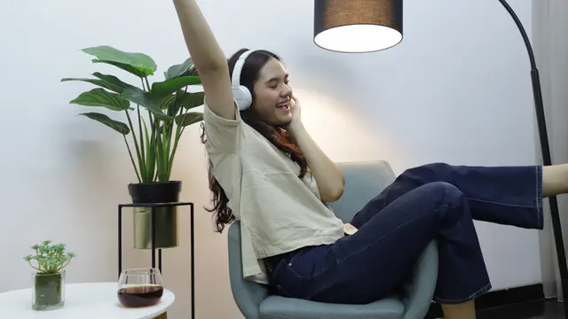 wanita november headphone