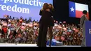 Pelantun Love on Top itu tampil dengan busana serba hitam saat menyatakan dukungan untuk Kamala Harris. Dukungannya tersebut diduga menjadi trik Beyonce untuk mengalihkan perhatian akan skandal P Diddy [@beyonce]