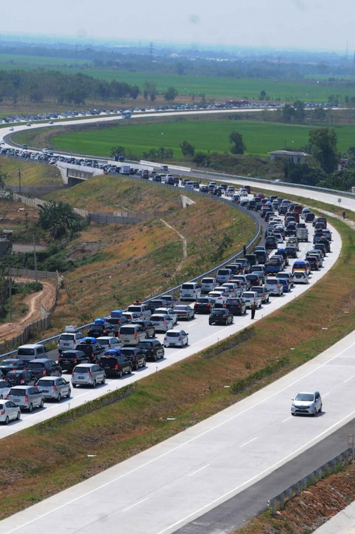 Diserbu pemudik, Tol Cipali padat merayap