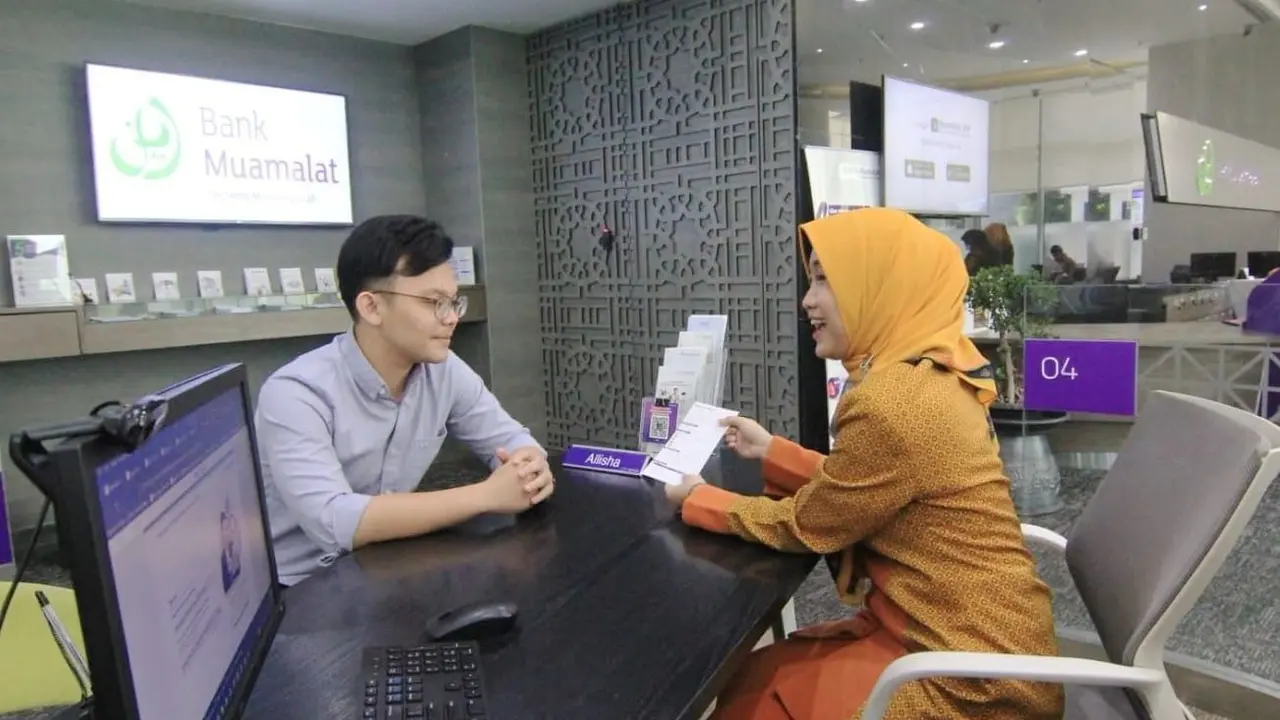 Nasabah Bank Muamalat tengah mendapat penjelasan mengenai SBN Syariah ST013. (Dok Muamalat)