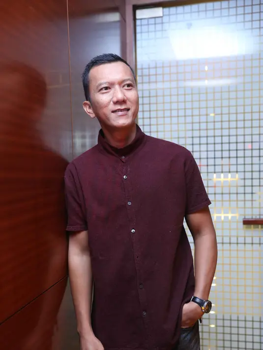 "Sebenernya PR-nya lumayan banyak. Banyak cara melakukan terobosan, setidaknya mengubah sistem pendidikan," ujar Teuku Rifnu Wikana, di XXI Plaza Senayan, Jakarta Selatan, Sabtu (7/5/2016). (Nurwahyunan/Bintang.com)