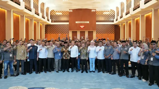 Wakil Ketua DPR RI Sufmi Dasco Ahmad bersama Wakil Ketua DPR RI Saan Mustopa dan Sari Yuliati membuka Rapat Kerja Nasional Asosiasi Kepala Desa Seluruh Indonesia (AKSI).