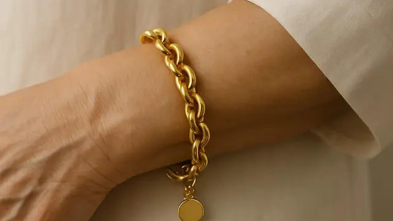6 Model Gelang Emas Bulat Polos Terbaru 2025, Cocok untuk Usia 50 Tahun
