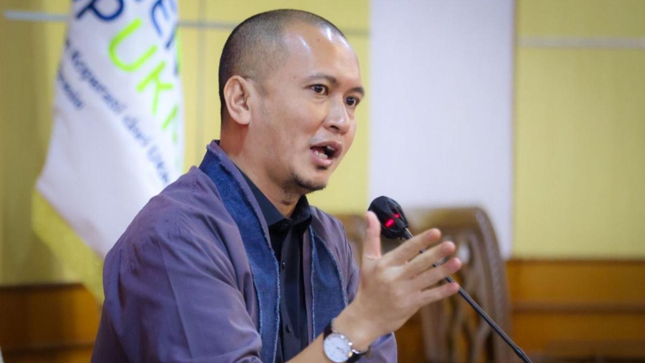 Buktinya lanjut Fiki, harga produk di TikTok Shop sangat murah. Mulai dari baju muslim, kosmetik, hingga sepatu yang harganya hanya Rp100.000 bahkan Rp5.000.