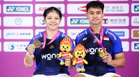 Ganda campuran Indonesia Jafar Hidayatullah/Felisha Alberta Nathaniel Pasaribu dan&nbsp; Dejan Ferdinansyah/Siti Fadia Silva Ramadhanti usai berlaga pada final&nbsp;Taipei Open 2025. Jafar/Felisha menang 18-21, 21-13, dan 21-17 di Taipei Arena, Minggu (11/5). (foto: PBSI)