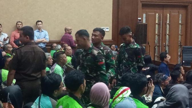 TNI Klarifikasi Pengerahan 3 Prajurit di Ruang Sidang Nadiem Makarim