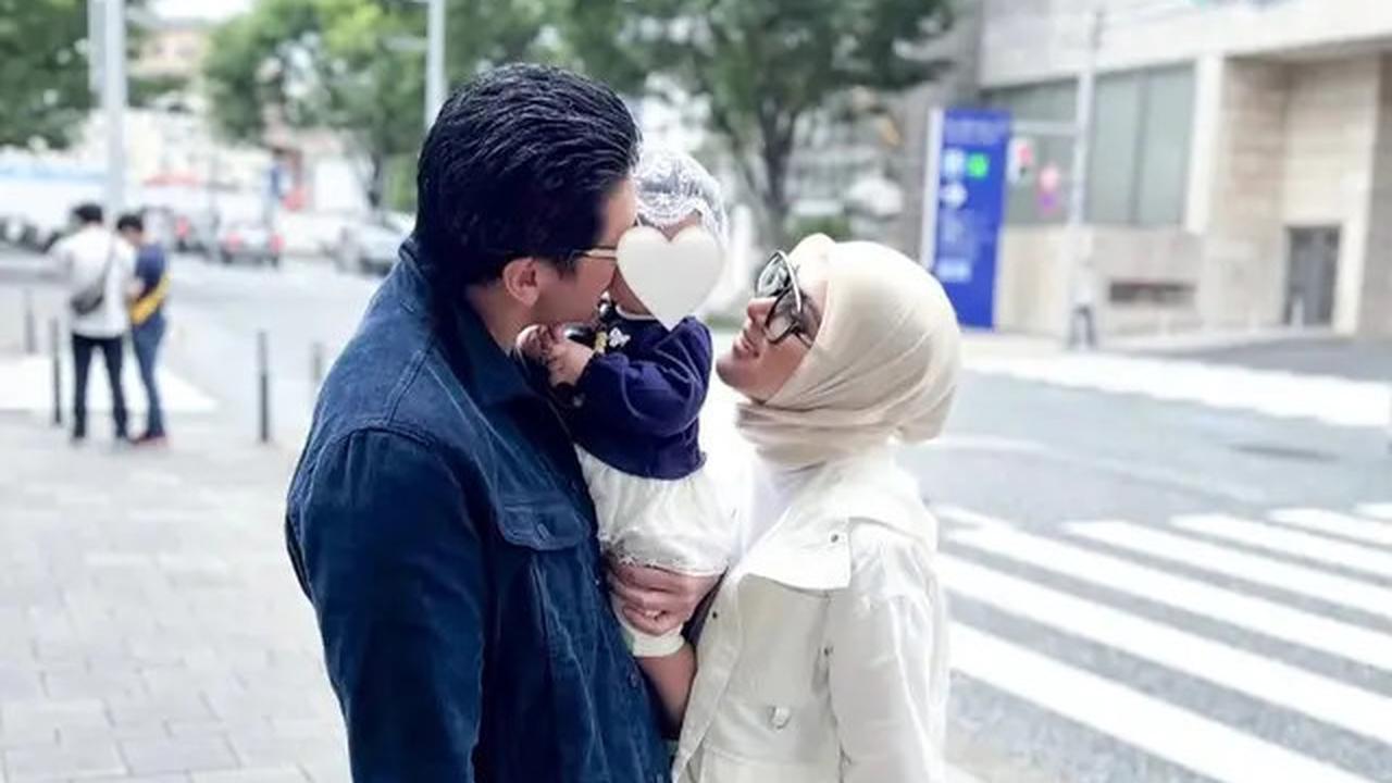 Model Baju Bayi Baby R Anak Syahrini saat Rayakan Idul Adha 2025 di Tokyo, Tampil Manis dan Berkelas
