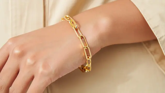 Gelang Emas Minimalis Tipis tapi Tetap Terlihat Mahal (AI)